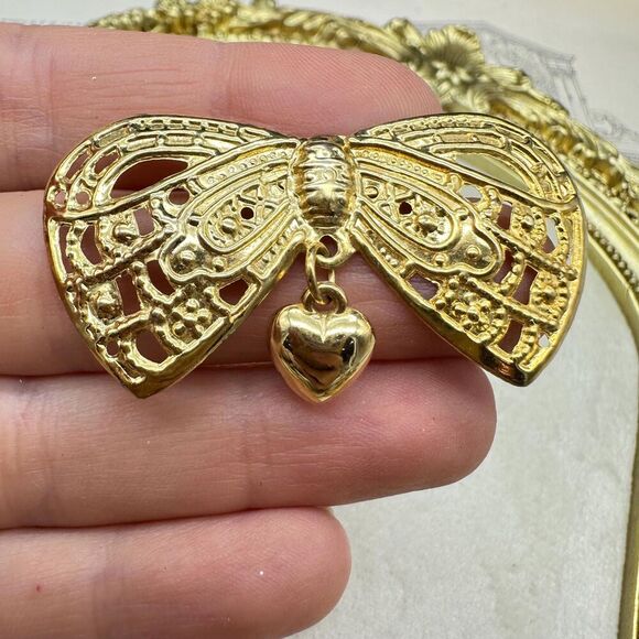 Vintage Gold Tone Lightweight Bow Ribbon Heart Brooch Pin Victorian - Picture 2 of 3